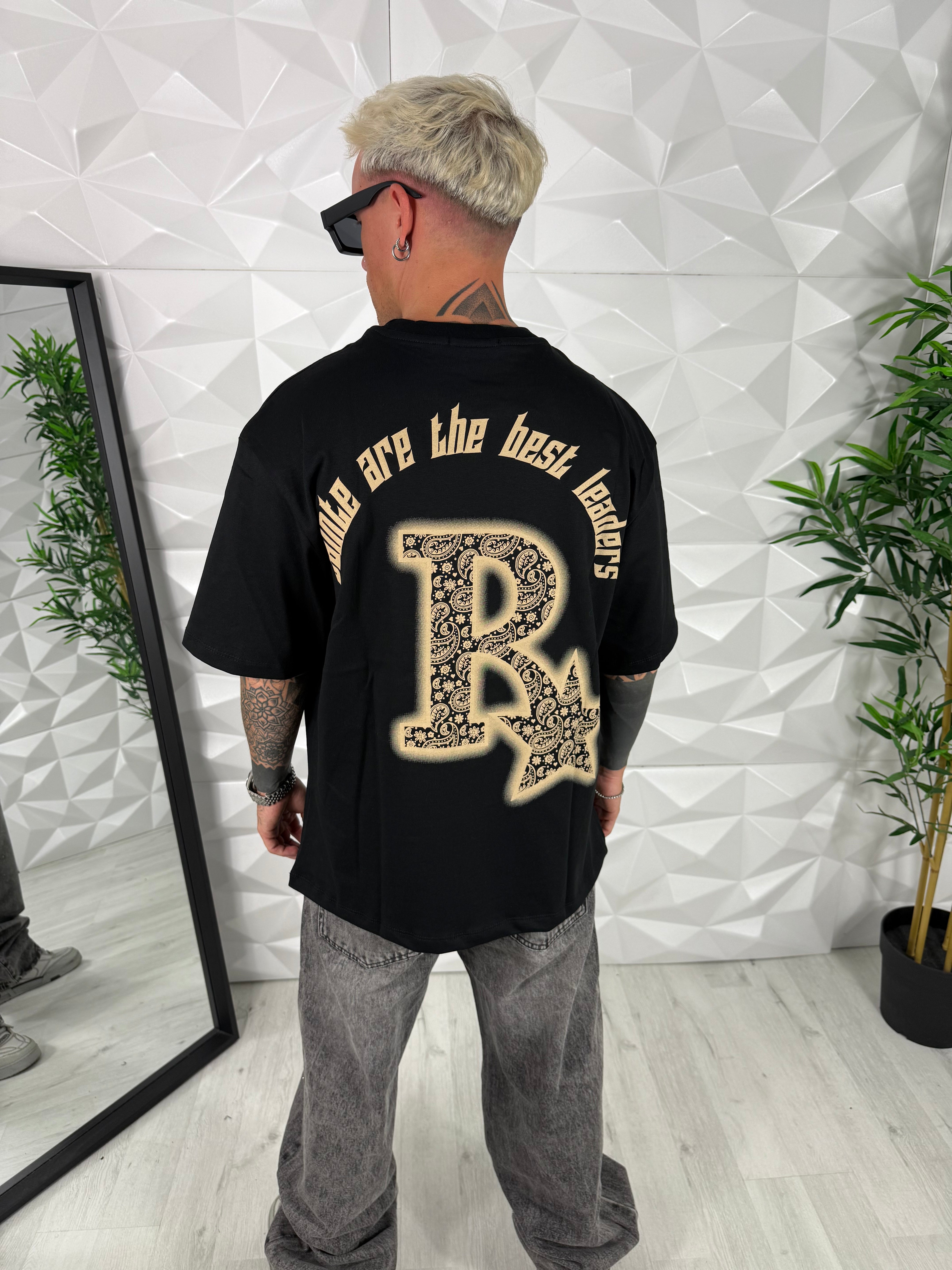 T-SHIRT “ R” NERA